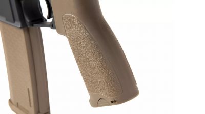 Specna Arms AEG SA-E01 EDGE Carbine (Black & Tan) - Detail Image 10 © Copyright Zero One Airsoft