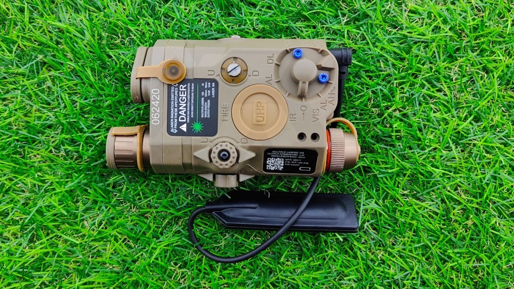 ZO LA-5C UHP Weapon Light with Green/Red Lasers (Tan) - Main Image © Copyright Zero One Airsoft